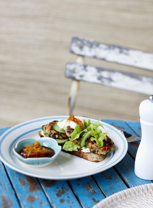 Indian spiced salmon and spinach burgers