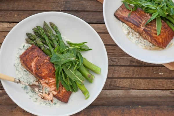 Indian spiced salmon with minty yoghurt