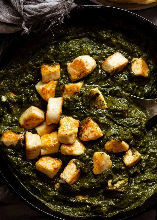 Indian spinach curry with cheese (Palak paneer)