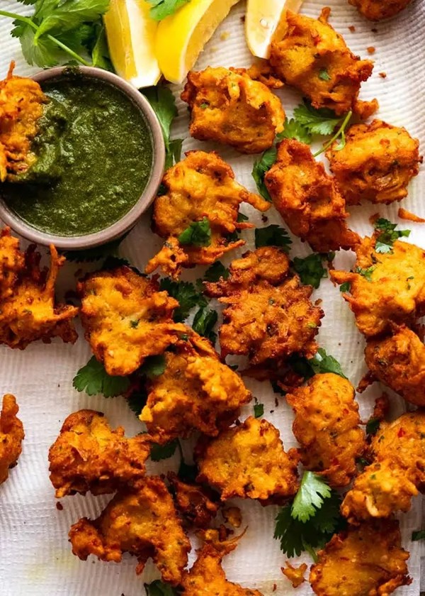 Indian vegetable fritters (Pakora)