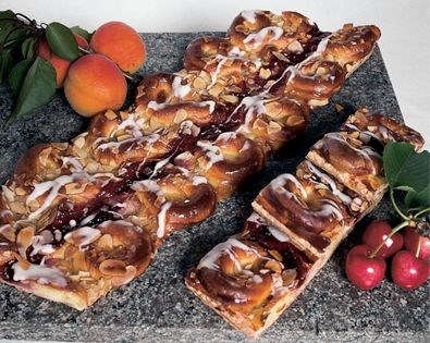 Individual baked Alaska beehives