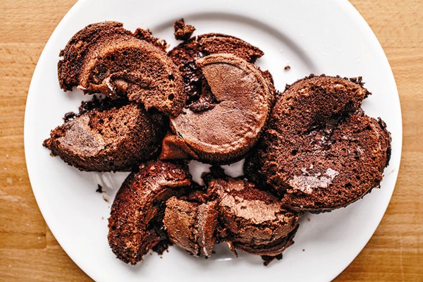 Individual chocolate cakes with dulce de leche and fleur de sel