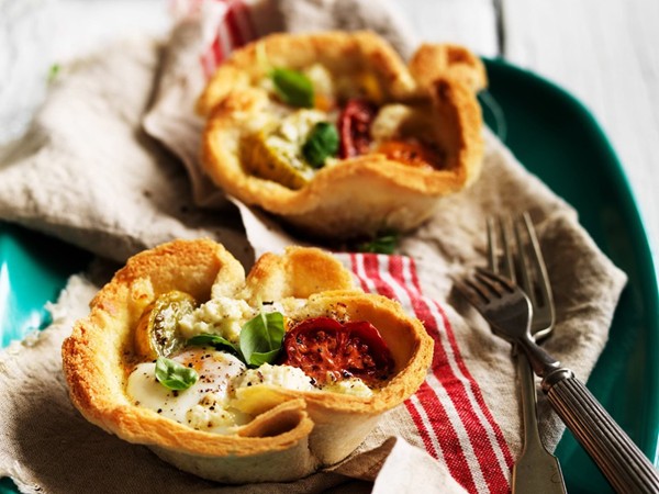 Individual egg, spinach and tomato bread cases