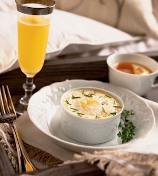 Individual oven-coddled eggs with mashed potatoes and herbs