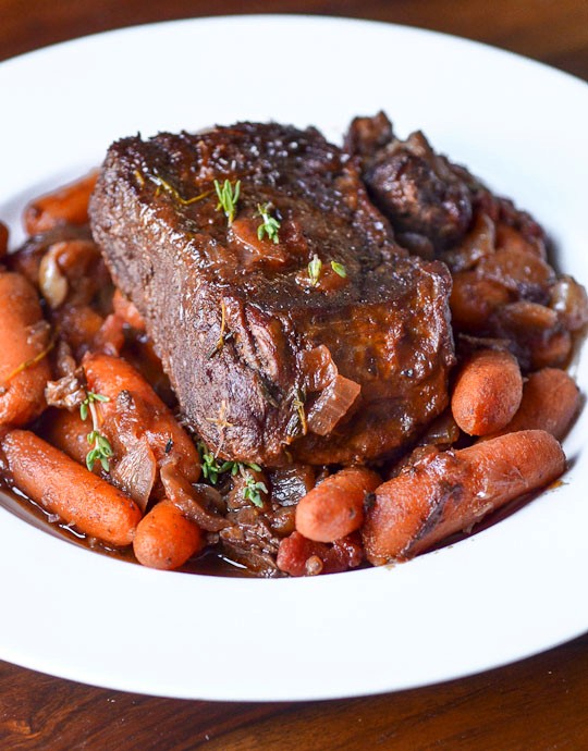 Individual pot roasts with thyme-glazed carrots