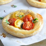 Individual tomato and basil tarts