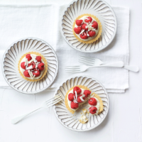 Individual white chocolate, cardamom and raspberry tarts