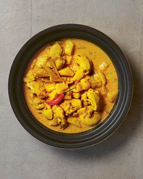 Indonesian chicken curry with pineapple (Gulai ayam nanas)