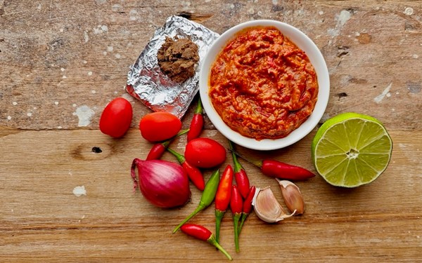 Indonesian chilli & shrimp paste sauce (Sambal terasi goreng)