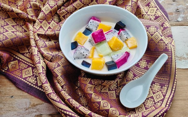 Indonesian fruit soup (Sop buah)