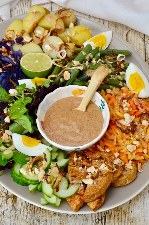 Indonesian vegetable salad (Gado gado)