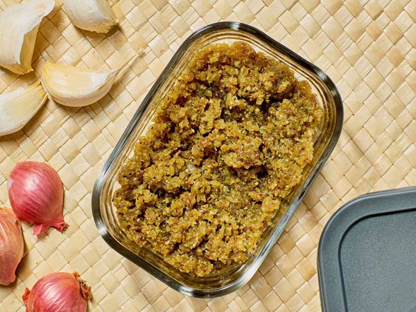Indonesian white spice paste (Bumbu dasar putih)