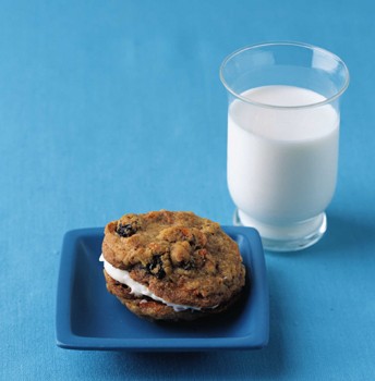 Inside-out carrot cake cookies
