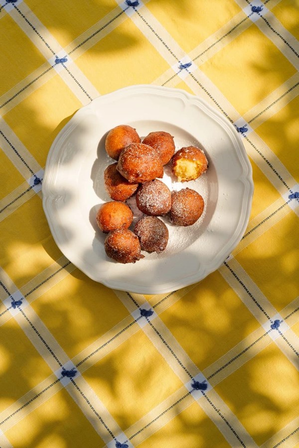 Instant ricotta doughnuts with saffron and blood orange