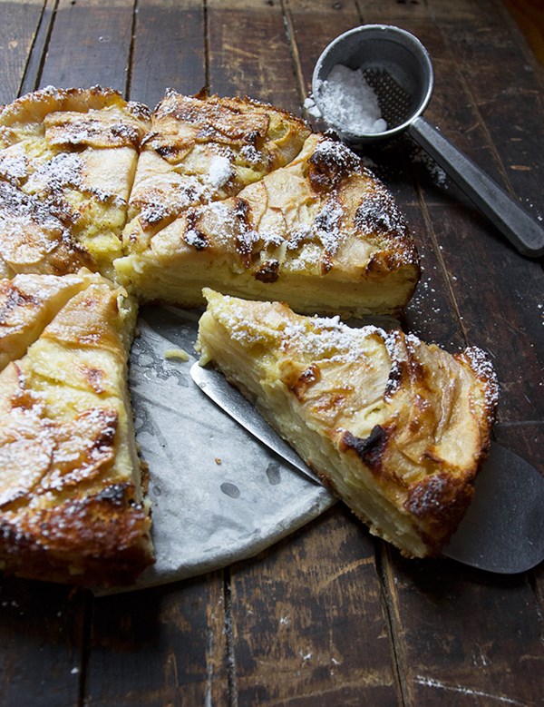Invisible apple cake