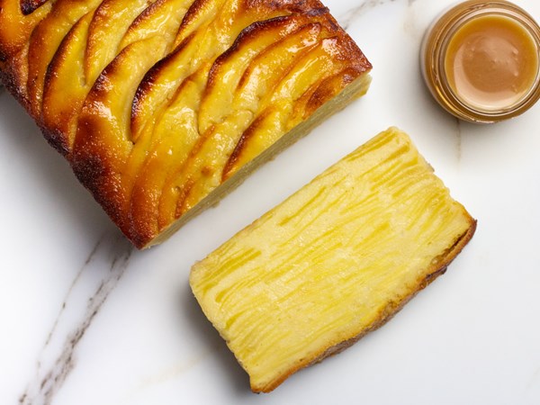 Invisible apple cake with miso caramel (Gâteau invisible)