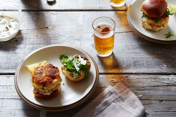 IPA crab cake sliders with remoulade