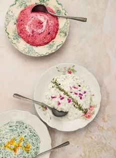 Iranian ways with yoghurt: the one with spinach (Borani-e esfenaj)