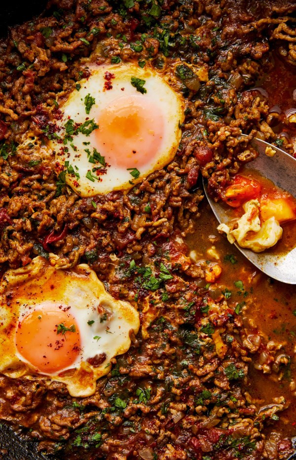 Iraqi eggs (Makhlama lahm) 