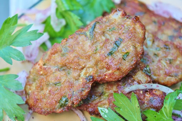 Iraqi fried meat patties with vegetables ('Uroog / Kebab tawa / Shiftayat)