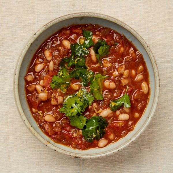 Iraqi white bean stew (Fasoulia)