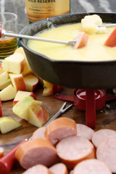 Irish cheddar-whiskey fondue