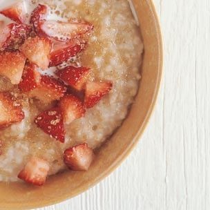 Irish porridge with strawberries and cream