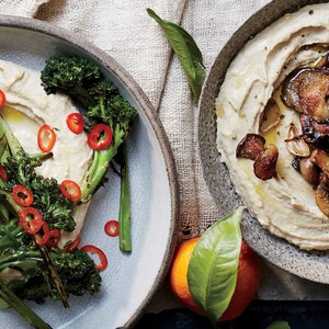 Israeli-style hummus