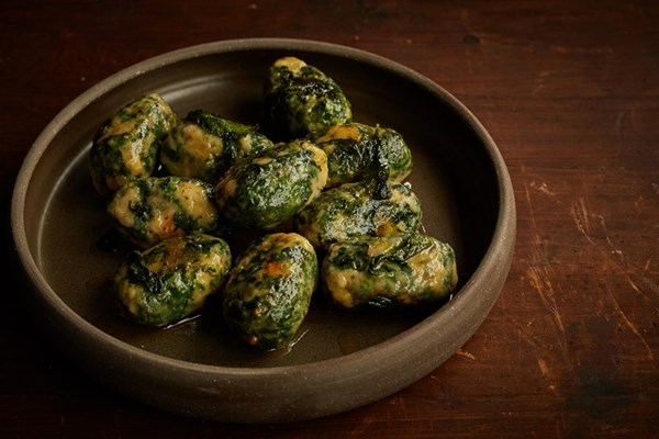 Italian bread and spinach dumplings (Strangolapreti in Trentino)
