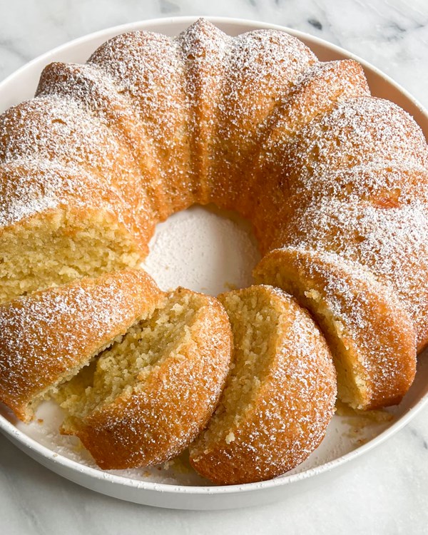 Italian breakfast cake (Ciambella)