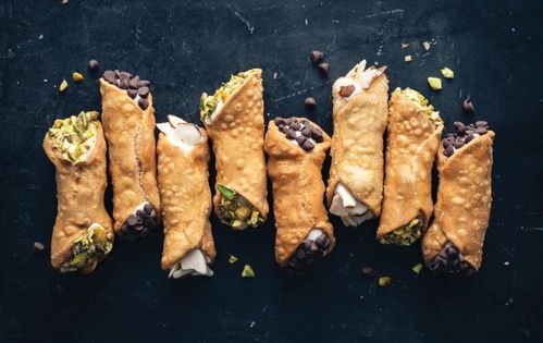 Italian cannoli