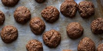 Italian chocolate-almond cookies (Strazzate)