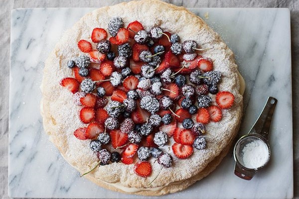 Italian custard and puff pastry cake (Millefoglie)