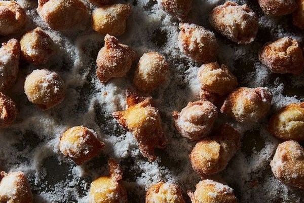 Italian doughnuts rolled in sugar
