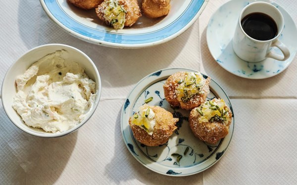 Italian doughnuts with ricotta and orange (Sfingi)