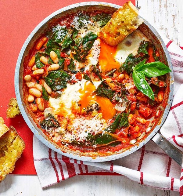 Italian eggs with garlic toasts 