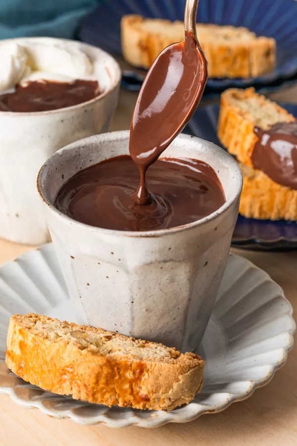 Italian hot chocolate (Cioccolata calda)