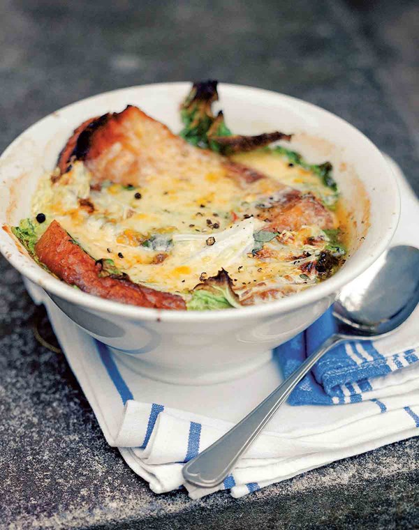 Italian kale soup (Zuppa valdostana)