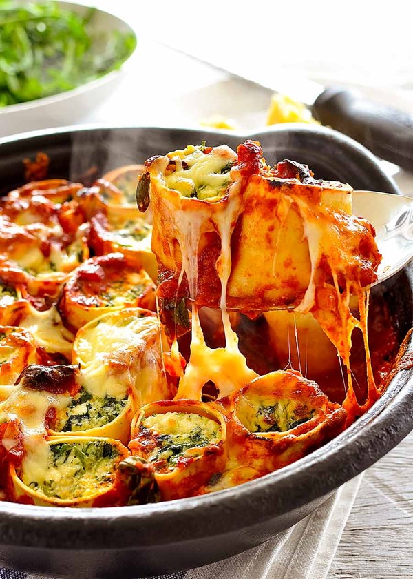 Italian lasagna roll ups (Spinach and ricotta rotolo)