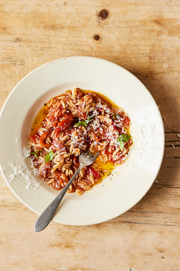 Italian pepper sauce (Peperonata pasta)