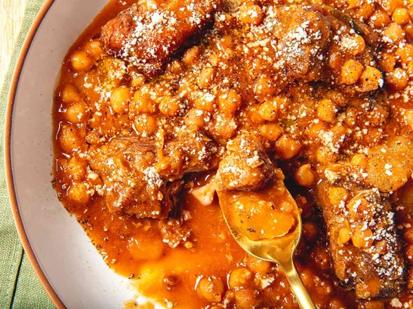 Italian pressure-cooker chickpea and pork rib stew