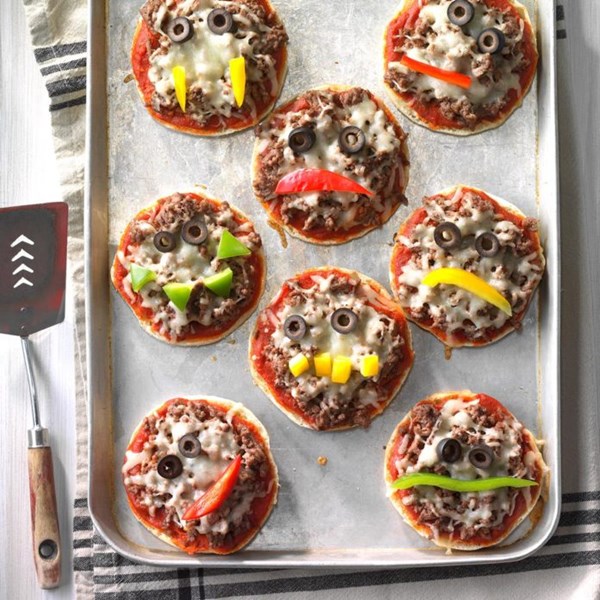 Jack-o'-lantern pizzas 