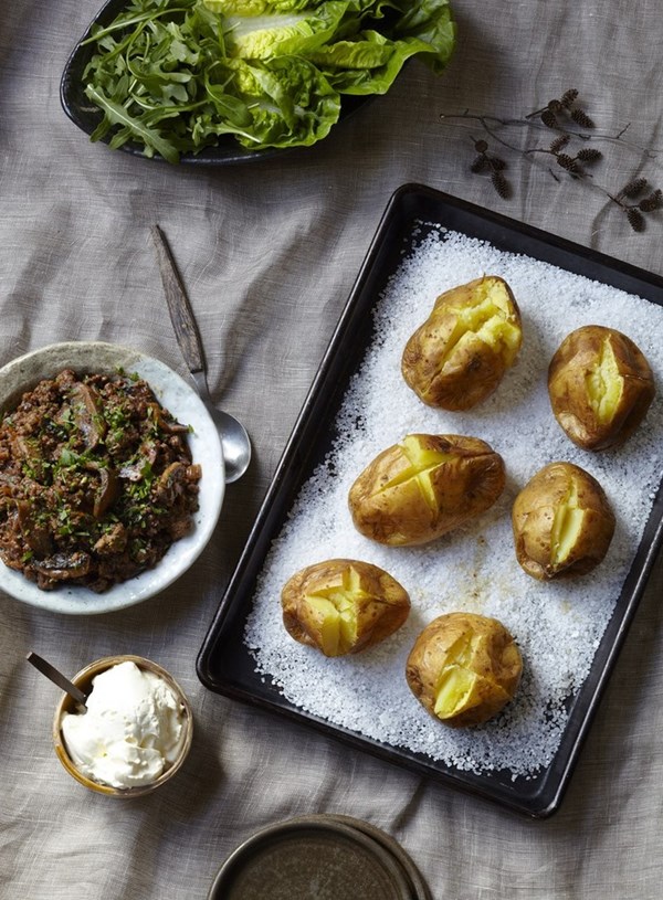 Jacket potatoes with beef and mushroom ragu