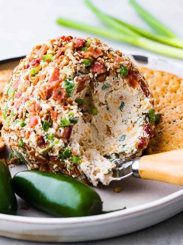 Jalapeño bacon cheeseball