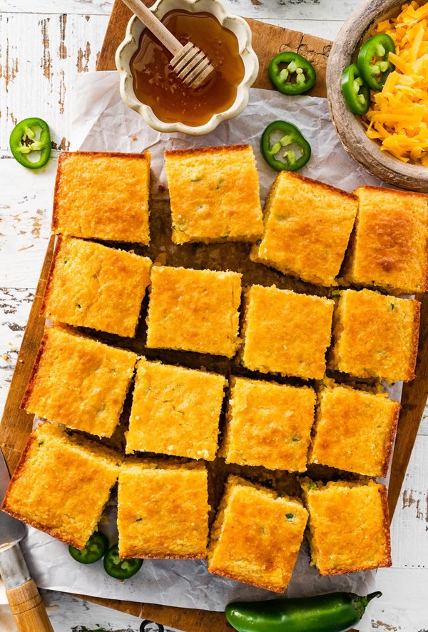 Jalapeño cheddar cornbread