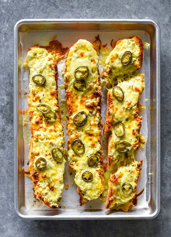 Jalapeño popper garlic bread
