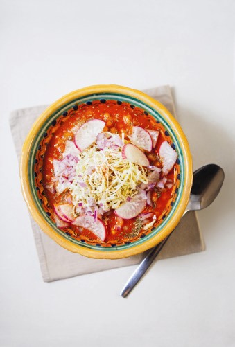 Jalisco-style red pozole (Pozole rojo estilo Jalisco)
