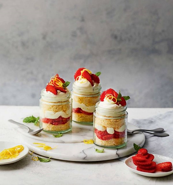 Jam jar trifles
