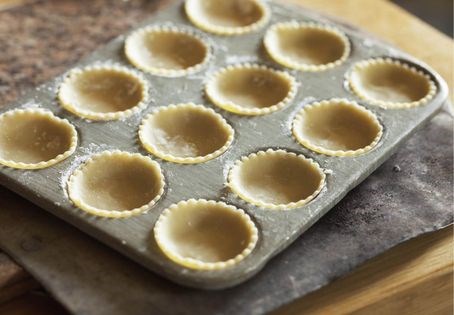 Jam or curd tarts