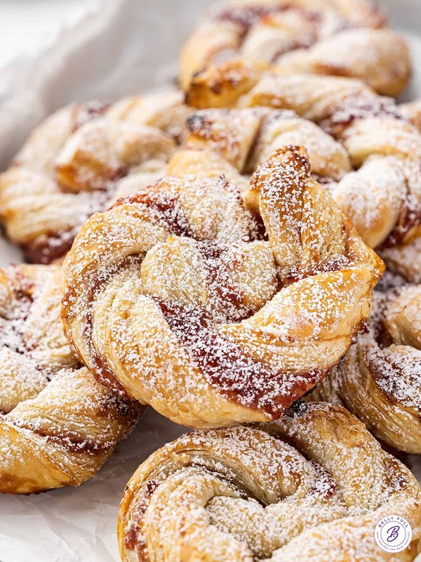 Jam puff pastry rolls